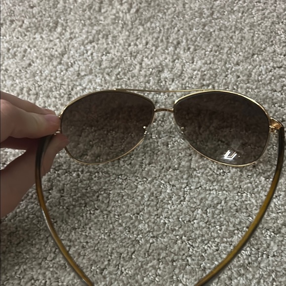 Ray-Ban Gold Aviator Sunglasses with Gradient Lenses - Picture 3 of 3
